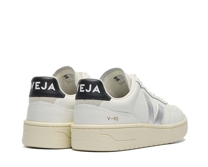 Scarpe in pelle argentata modello V-90