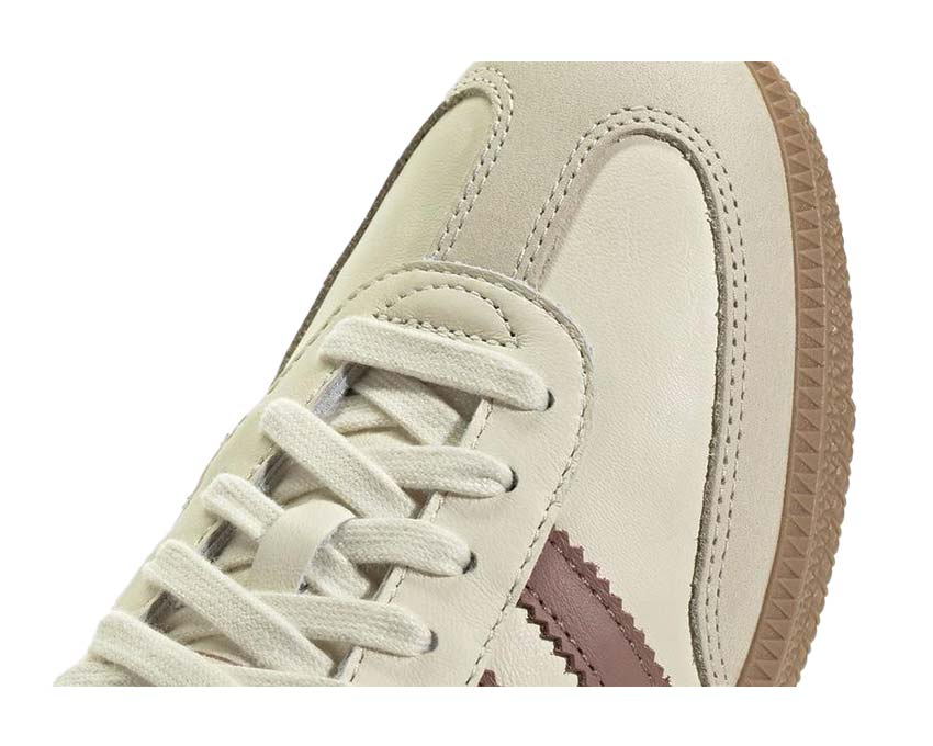 Scarpe da ginnastica in pelle color argilla calda per donna, stile classico.