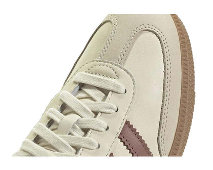 Scarpe da ginnastica in pelle color argilla calda per donna, stile classico.