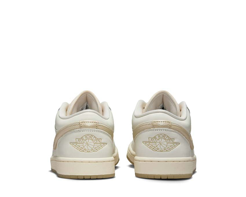 Scarpe basse in pelle e tessuto da donna color oro.