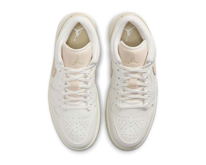 Scarpe basse in pelle e tessuto da donna color oro.