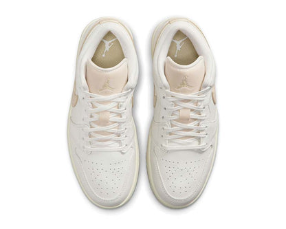 Scarpe basse in pelle e tessuto da donna color oro.