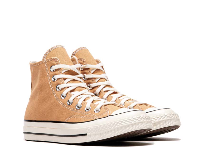 Scarpe alte in tela color argilla con suola in gomma