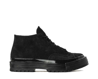 Scarpa alta in tela nera con suola in gomma e design classico anni '70