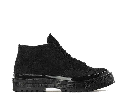 Scarpa alta in tela nera con suola in gomma e design classico anni '70