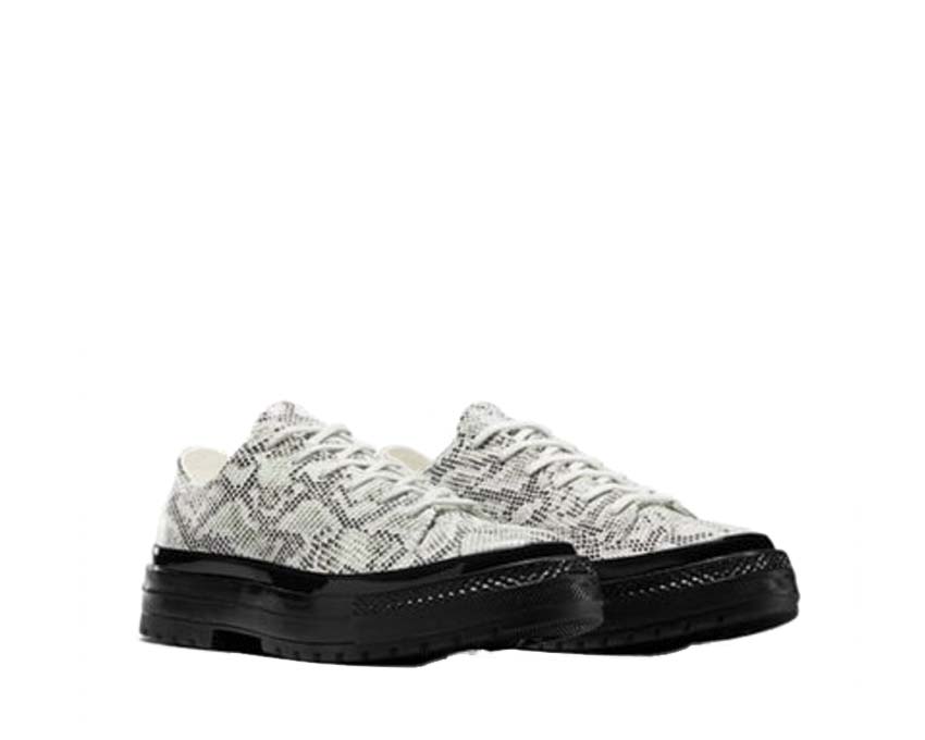 Scarpe basse in stile classico con motivo a pelle di serpente