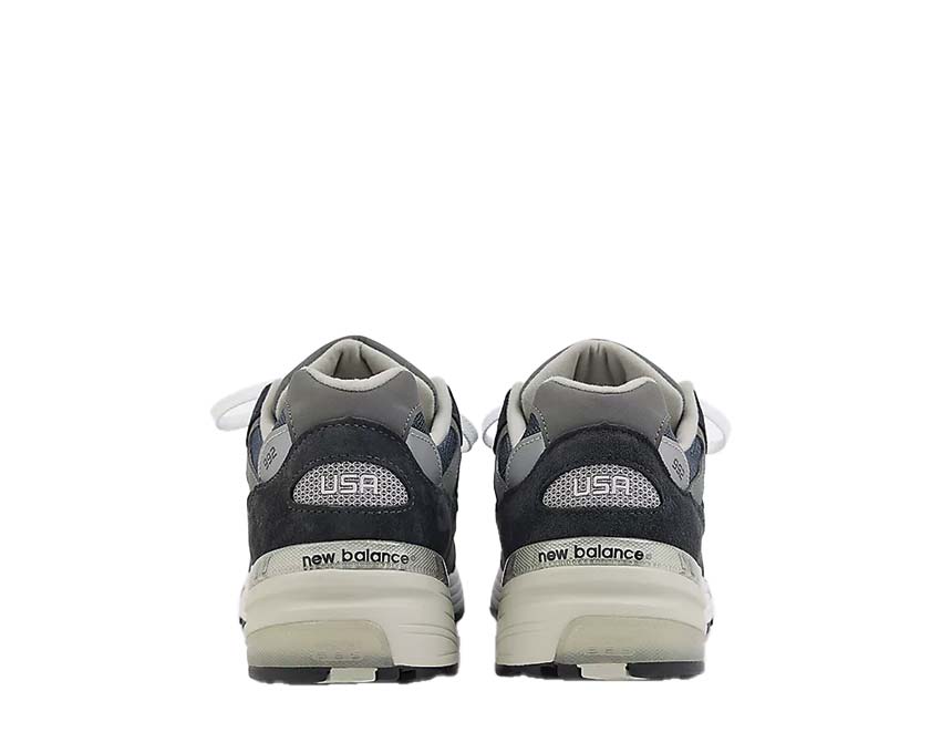 Scarpa da ginnastica in pelle e tessuto, colore blu navy, prodotta negli Stati Uniti.