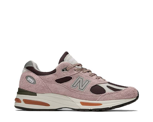 Scarpe da ginnastica in pelle e tessuto, realizzate nel Regno Unito, modello 991v2, colore ispirato al sorbetto d'uva.