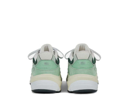 Scarpe da ginnastica in pelle e tessuto con suola ammortizzata, colore menta naturale, produzione USA