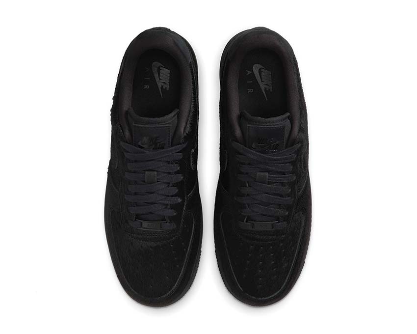 Scarpe da ginnastica in pelle scamosciata nera con dettagli in pelo sintetico
