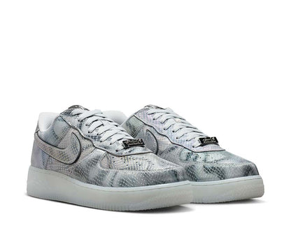 Scarpe basse in pelle con effetto lenticolare e design sportivo.