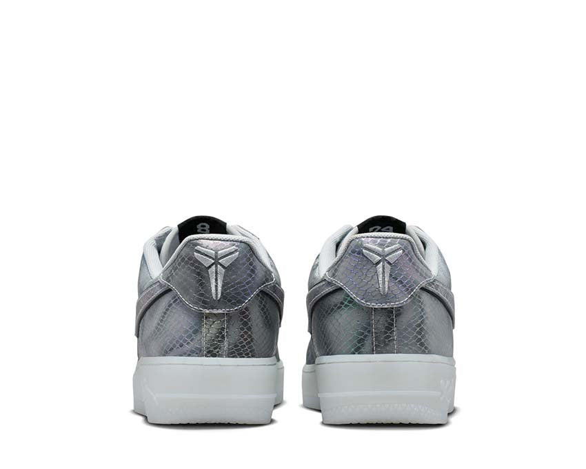 Scarpe basse in pelle con effetto lenticolare e design sportivo.