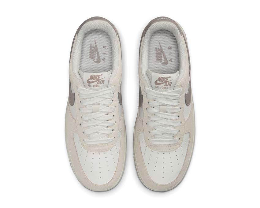 Scarpe da ginnastica basse da donna in pelle con suola ammortizzata e design elegante.