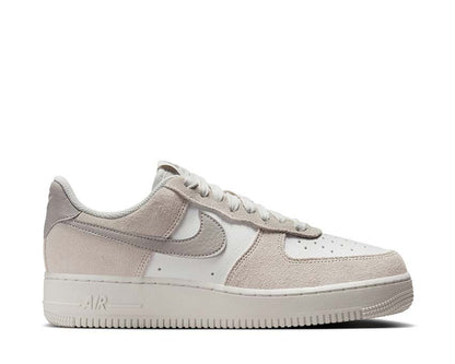 Scarpe da ginnastica basse da donna in pelle con suola ammortizzata e design elegante.