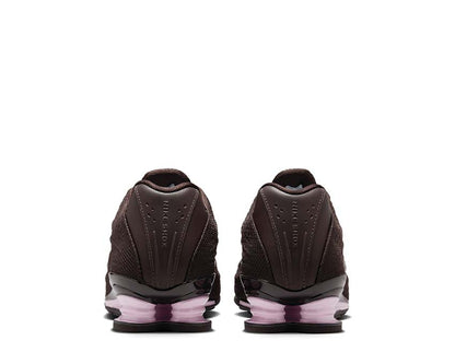 Scarpe da ginnastica con ammortizzazione a molle, colore marrone vellutato.