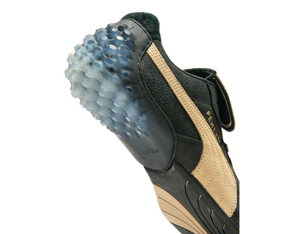 Scarpa sportiva in pelle nera e marrone chiaro con design elegante