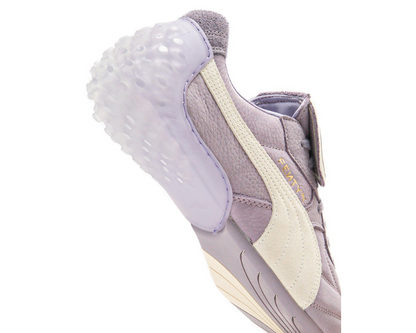 Scarpa sportiva in pelle color prugna chiaro con design moderno