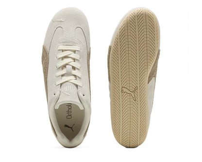 Scarpe da ginnastica bianche da donna con suola rialzata e design sportivo.