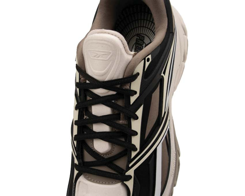 Scarpe da corsa moderne in tonalità sabbia