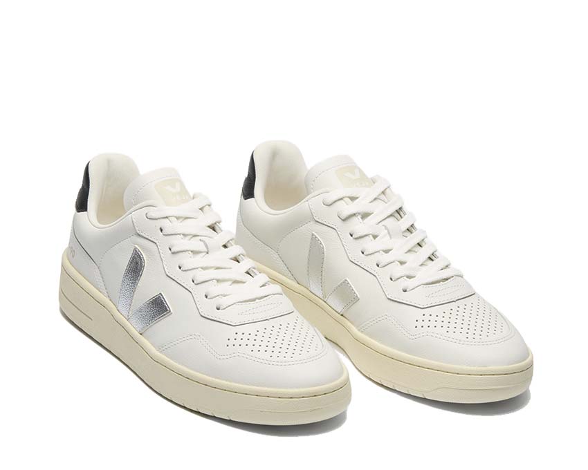 Scarpe in pelle argentata modello V-90